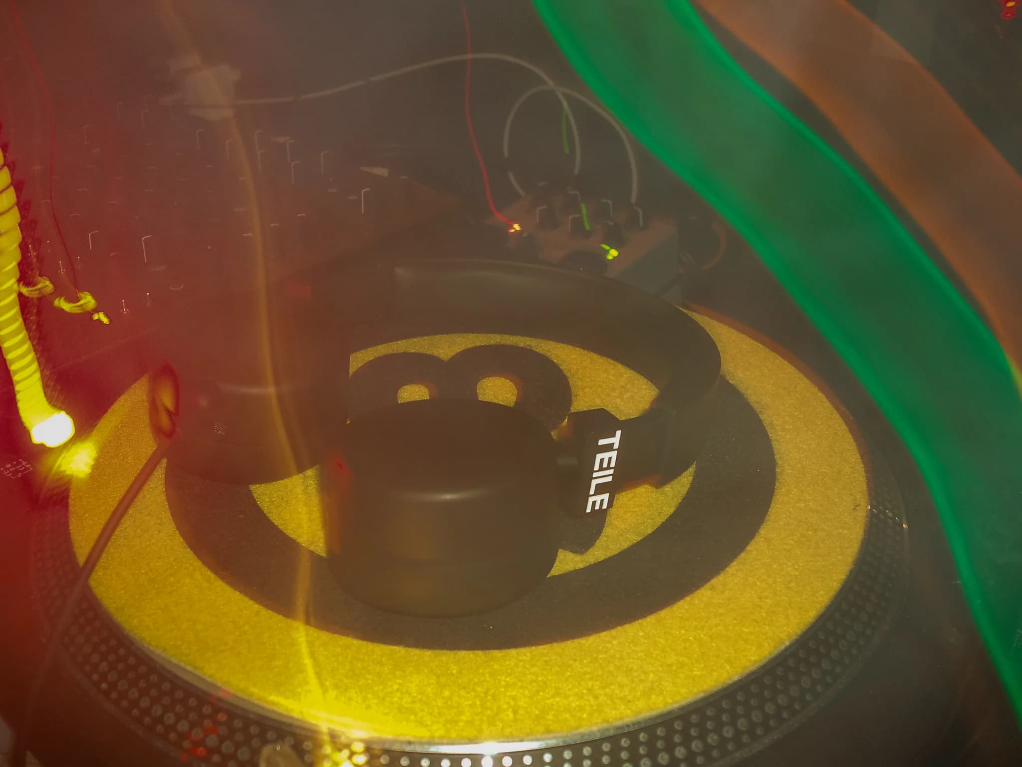 dj, frame 3