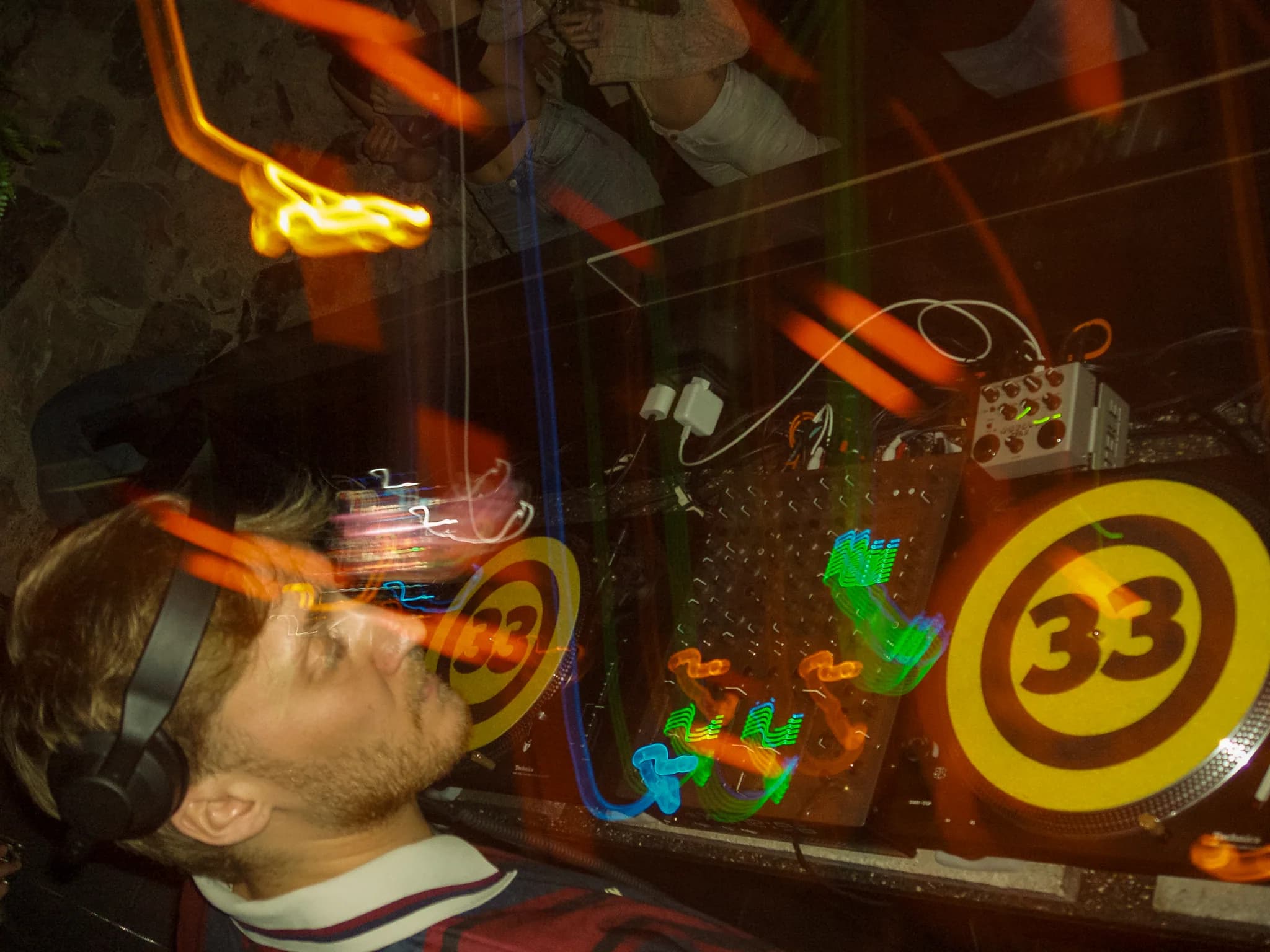 dj, frame 6